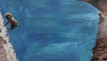 Leveä pohja, kaksi rantaa, joilla kummallakin pieni lapsi, keskellä sininen vesi jakaa.