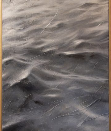 Tunnelmallinen maalaus mustavalkoisista aalloista. Paksuja maalausjälkiä pinnalla.