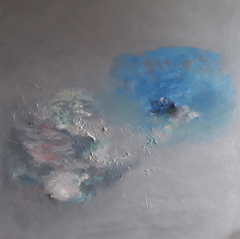 Abstrakti maalaus, jossa sininen ja valkoinen pyörre harmaalla taustalla.