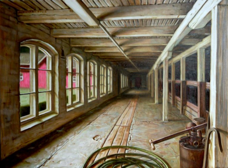 Vaaleansävyinen maalaus tyhjästä navetasta.