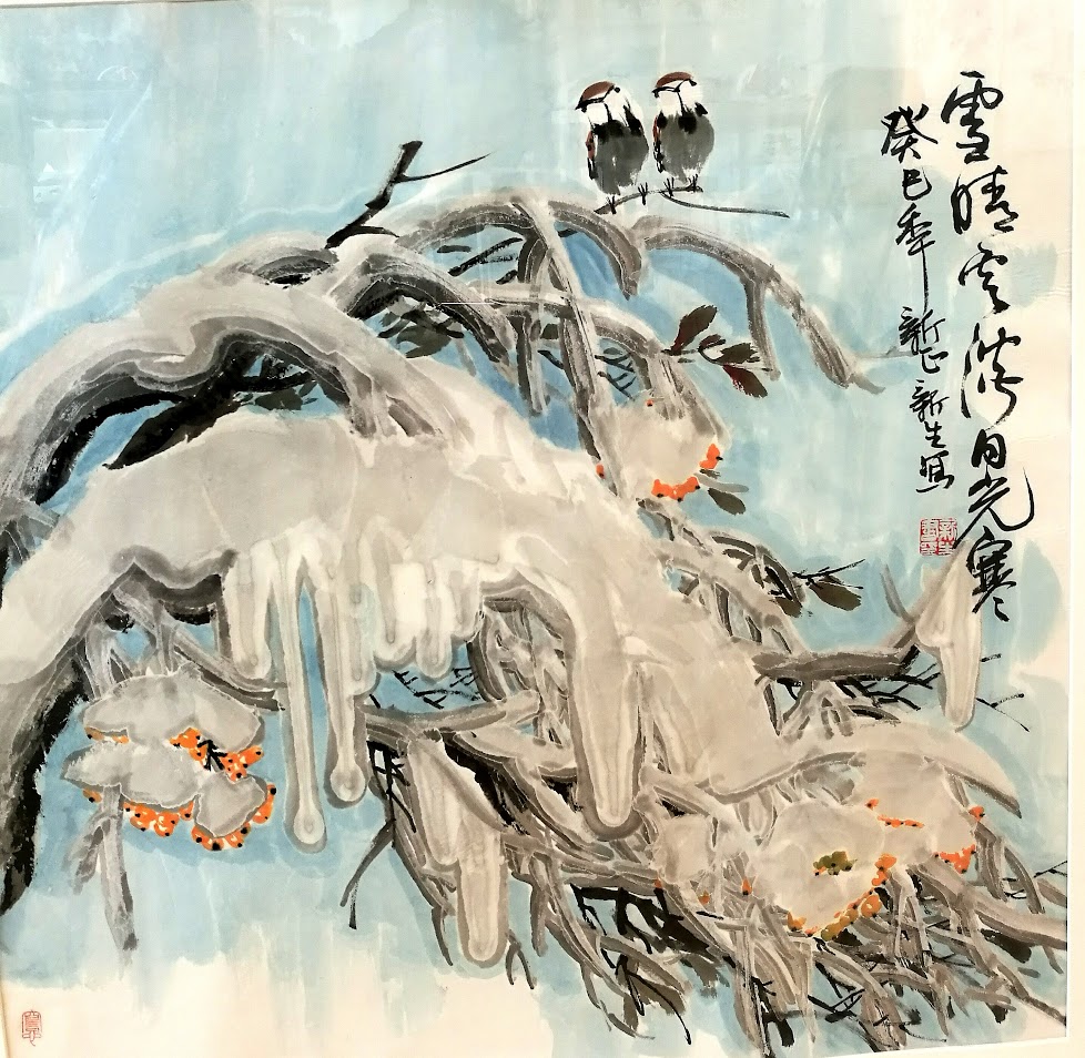 Kiinalainen vesivärimaalaus, missä kaksi pientä lintua istuu lumisella oksalla.