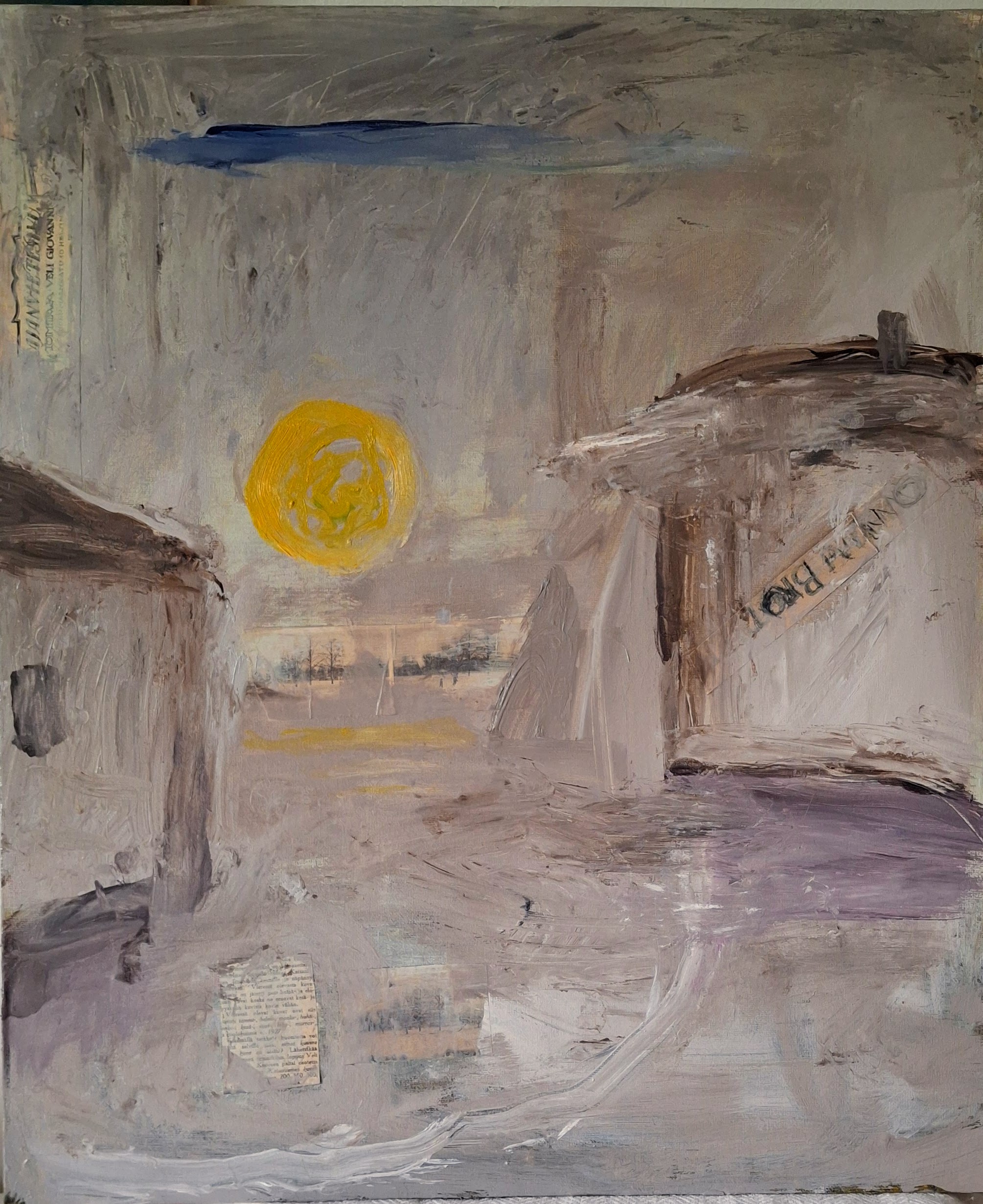 Seija Rissasen tummasävyinen öljyvärimaalaus mdf-levylle, jossa keltainen pallo kahden rakennuksen keskellä