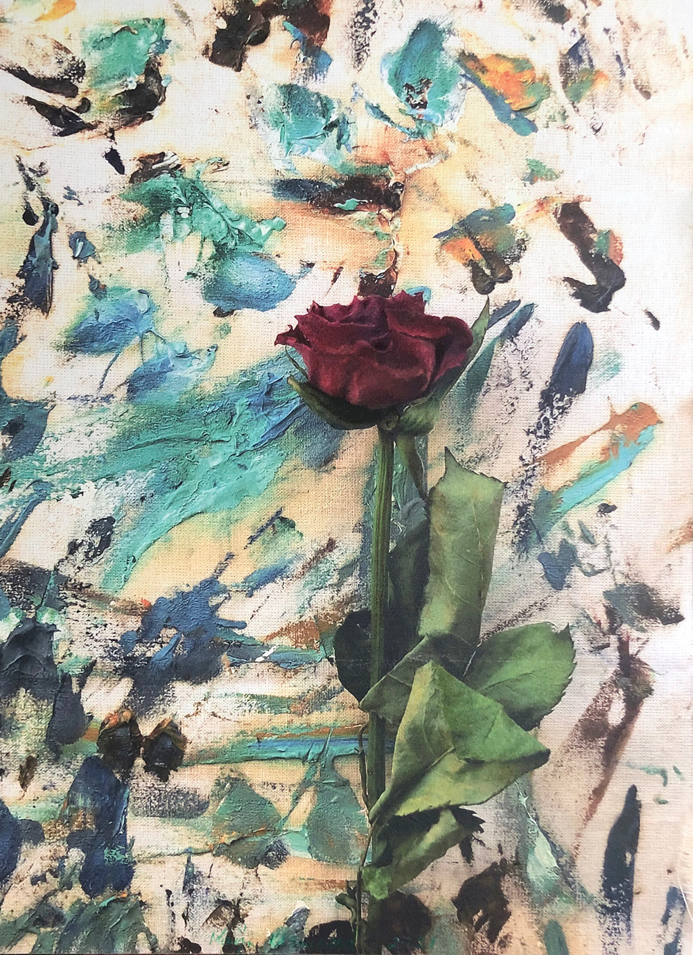 Maija Klemetin digitaalinen vedos, jossa ruusu väriläiskien seassa