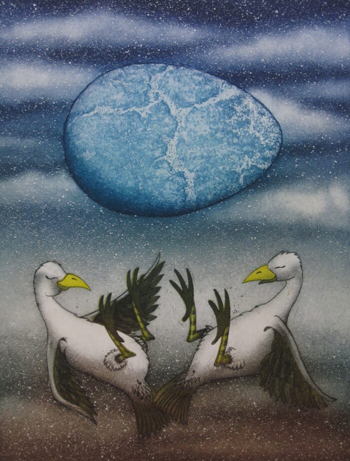 Susanna Suikkarin akvatinta, etsaus grafiikka kahdesta linnusta makoilemassa ja yllä muna