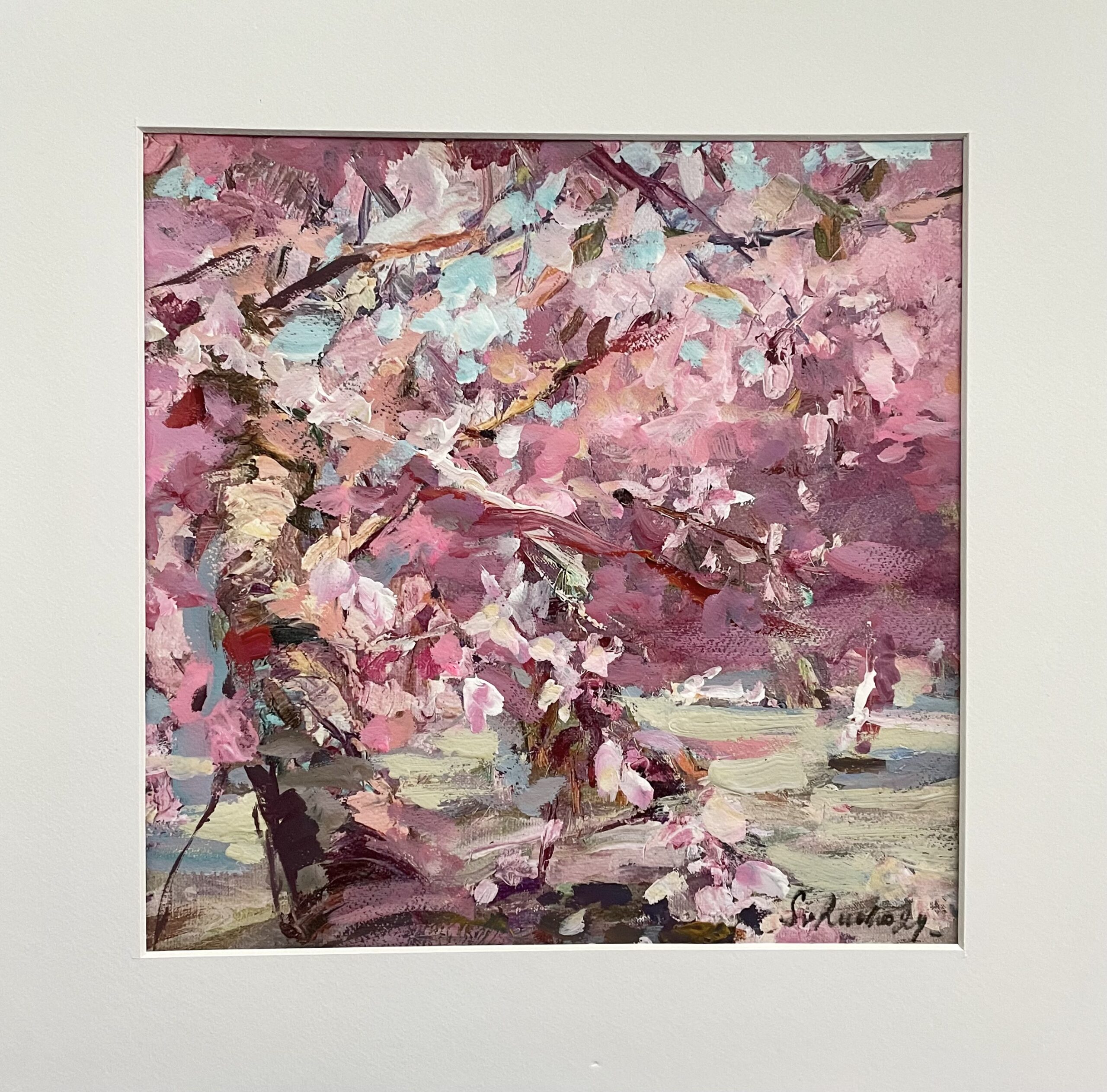 Svetlana Ruohon sekatekniikan maalaus toukokuun kirsikkakukkien kukinnoista. Taiteilija on saanut inspiraation  Roihuvuoren Helsingin kirsikkapuistosta, jossa useimpia kertoja on maalannut luonnossa paikan päällä.